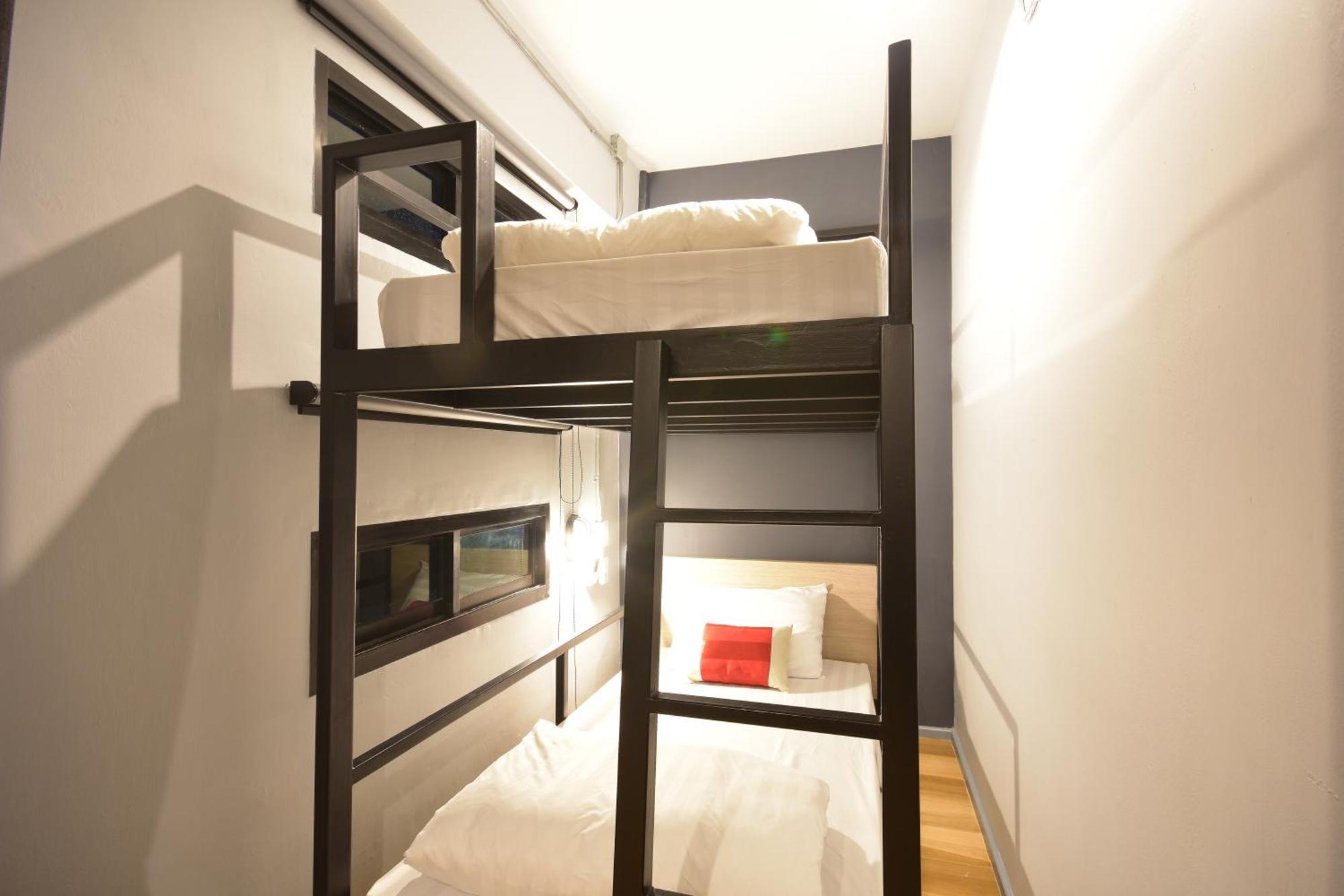 Bangkok Silom Chat Box Hostel Eksteriør billede