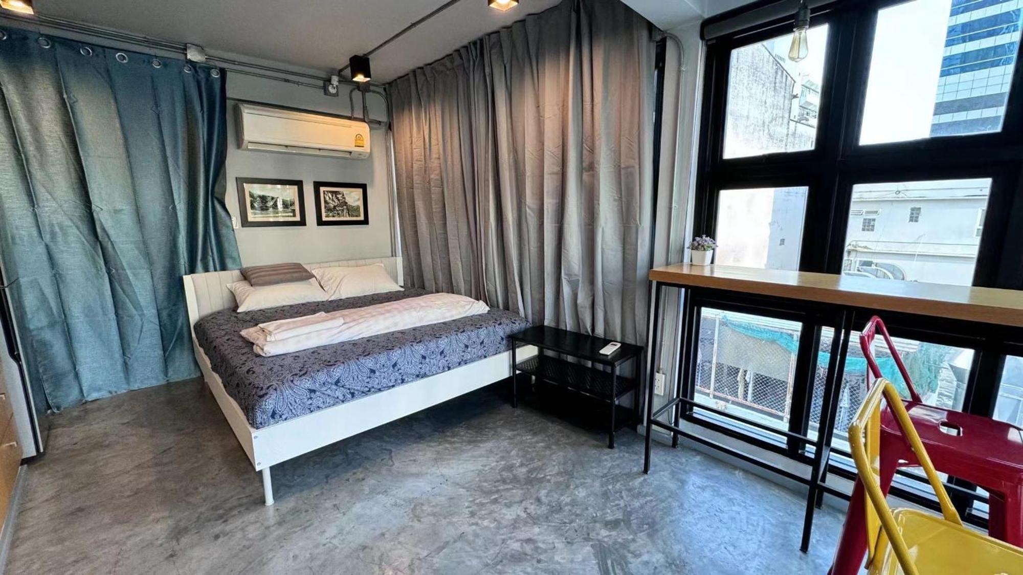 Bangkok Silom Chat Box Hostel Eksteriør billede